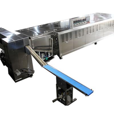 Fully automatic oil immersed capping shortcake machine